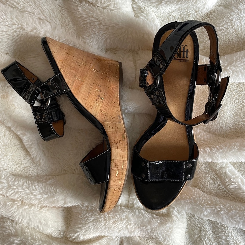 Sofft Patent Leather Wedges